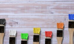 verniciare il legno a colori
