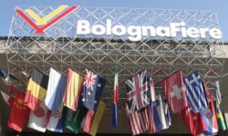 Bologna Fiere ingresso bandiere