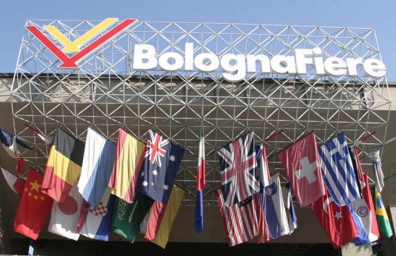 Bologna Fiere ingresso bandiere