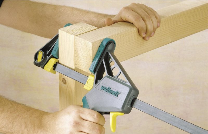 morsetto ad una sola mano