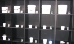 barattoli di vernice