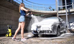 lavare l'auto con l'idropulitrice