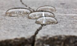 fessure nel pavimento del balcone