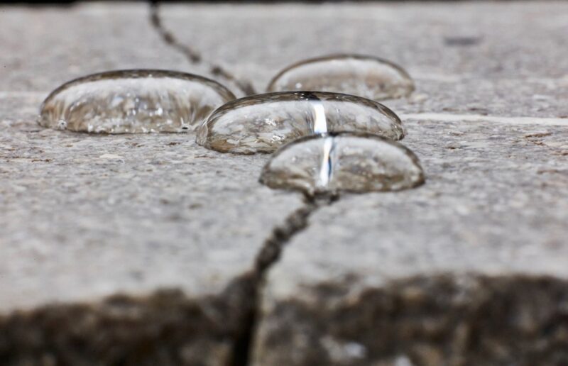 fessure nel pavimento del balcone