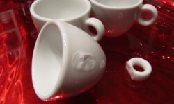 tazzina del caffè rotta