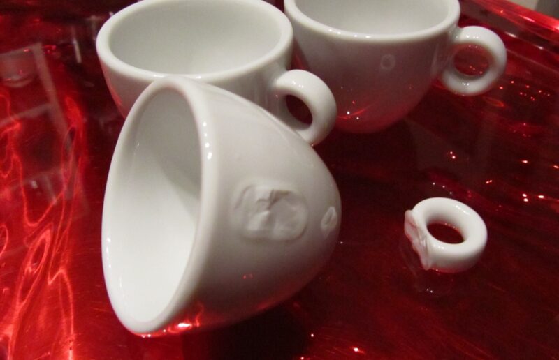 tazzina del caffè rotta