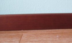 battiscopa o zoccolino in legno