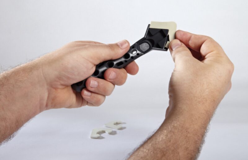 attrezzo per lisciare il silicone