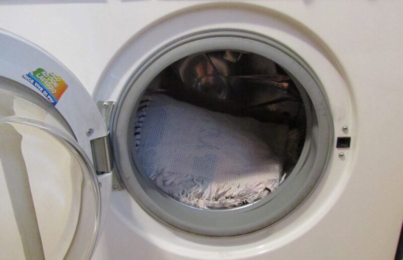 oblò aperto della lavatrice