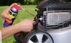 WD 40 Prima di Riporre Attrezzi Giardino