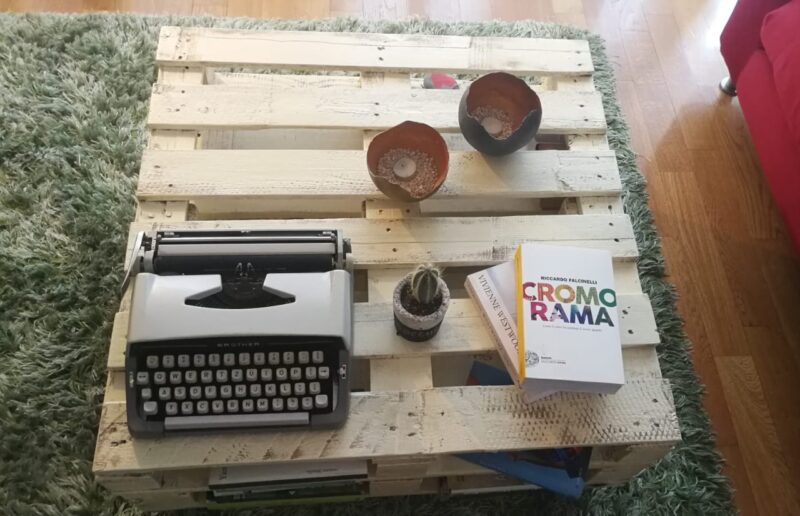 tavolino fatto con i pallet