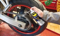 grasso spray per la catena della moto