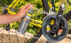 sgrassare la catena della bici