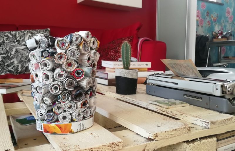 vaso creativo in carta arrotolata