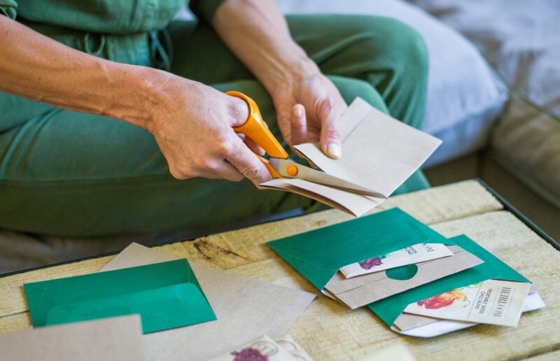 tagliare con le forbici