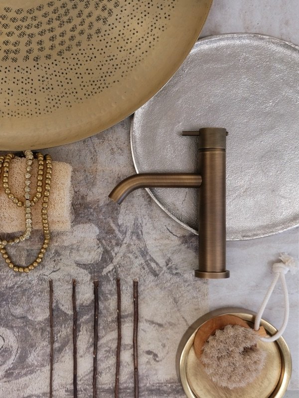 RITMONIO-finiture-bronzo-scuro-spazzolato