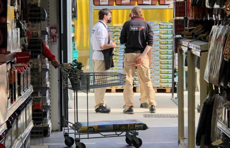carrello in un centro brico io
