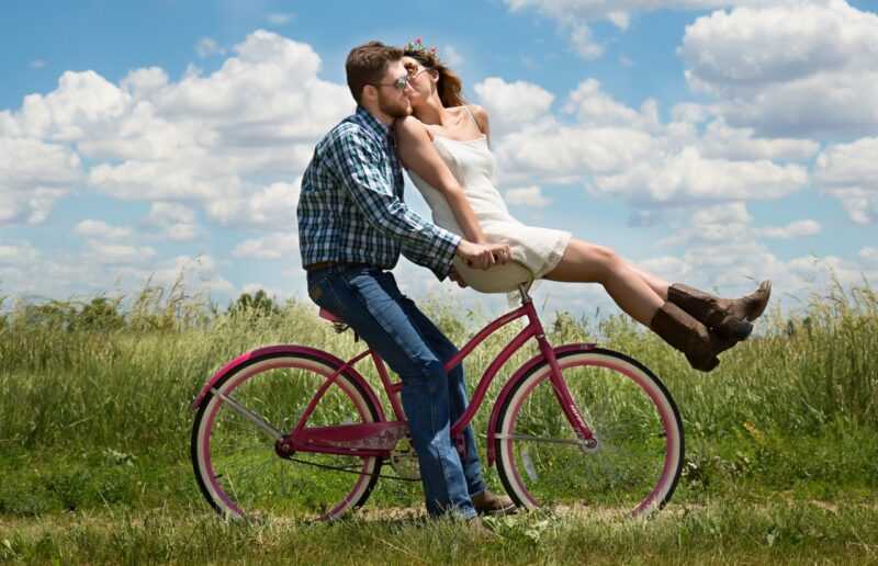 ragazzi in bicicletta