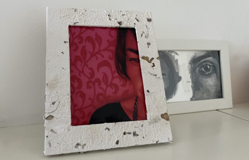 portafoto rivestito in carta autoprodotta