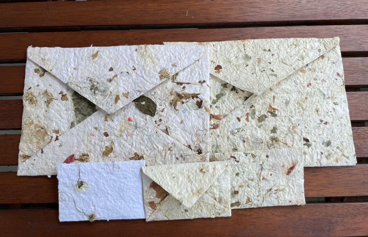 carta e buste con carta fatta a mano