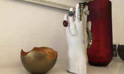 Mano Portagioie Gesso