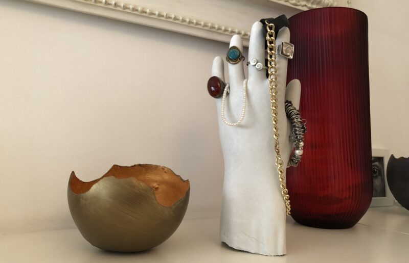 Mano Portagioie Gesso