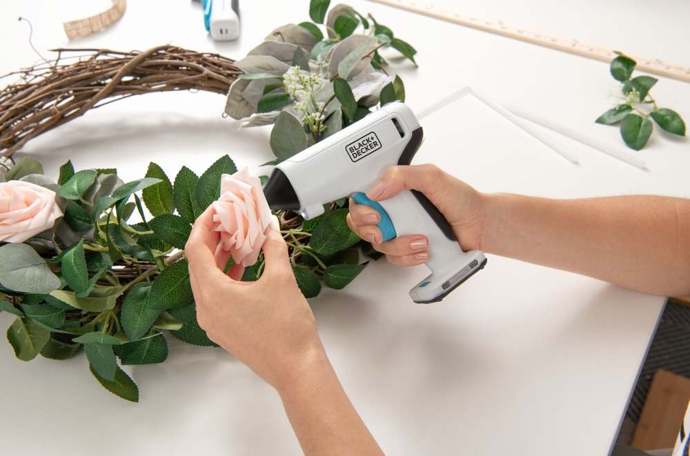 La Pistola Incollatrice BlackDecker In Azione