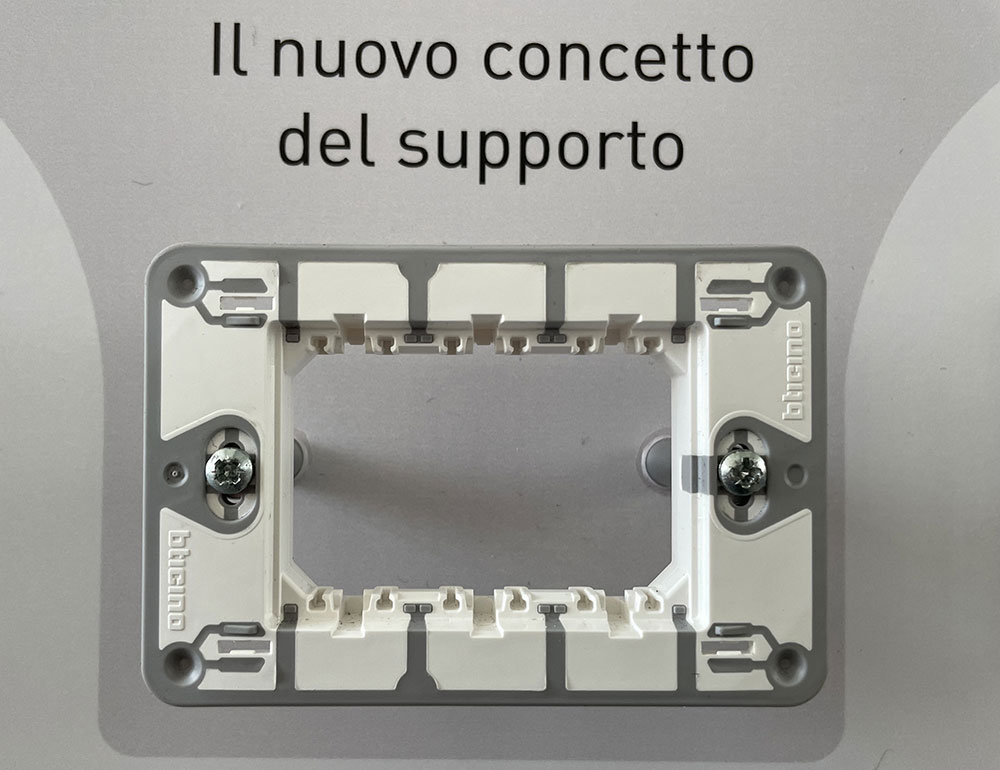 BTicino MatixGO - Supporto In Bimateriale