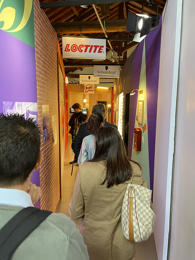 90 anni di Henkel - La strada dei negozi