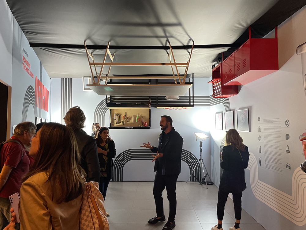 90 anni di Henkel - Officina a testa in giù