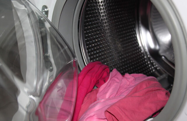 oblò e cestello della lavatrice