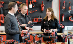 tecnici nel reparto sviluppo di Einhell