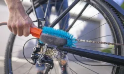 pulizia della bicicletta con la spazzola Bike di Gardena