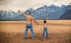 padre e figlio in montagna