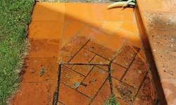 pavimento in cotto prima e dopo la pulizia