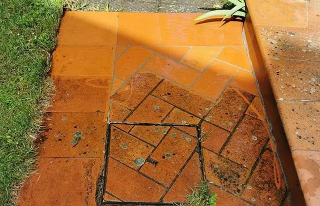 pavimento in cotto prima e dopo la pulizia