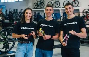 Atleti di mountain bike della squadra Metallurgica-Veneta-MTB-Pro-Team