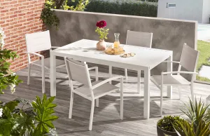 tavolo da pranzo in giardino