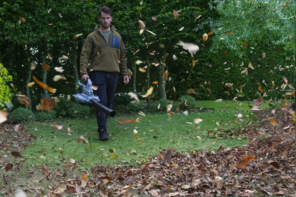 Aspiratore - Soffiatore - Trituratore. 3 in 1 di EGO