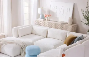 salotto con colore Pantone 2026